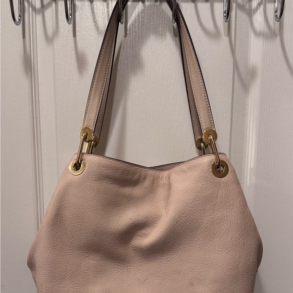 Michael Kors Raven Pebble Soft Pink / Gold Leather Large Shoulder Tote Bag - Picture 2 of 11